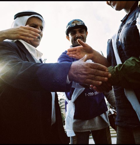 Marche silencieuse pour la paix pendant trois jours
Beer Sheva, désert du Négev, Israël
01/01/2004
Silencious walk for peace during three days
Beer Sheva, desert of the Negev, Israel
01/01/2004